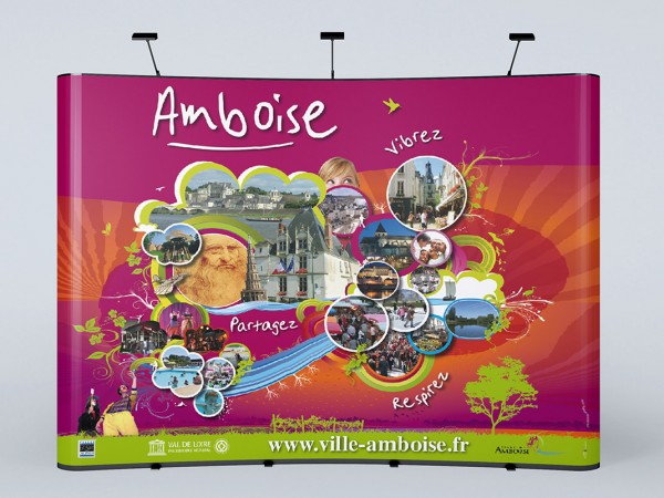 <span>Amboise</span><i>→</i>